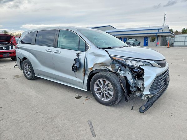 2021 TOYOTA SIENNA LE