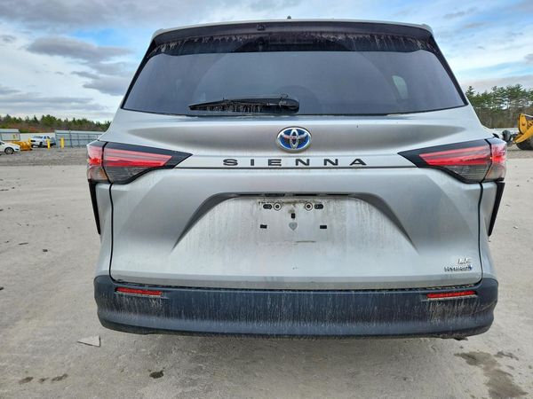 2021 TOYOTA SIENNA LE