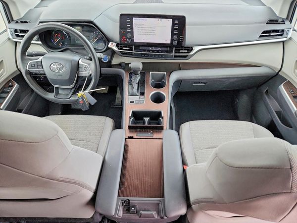 2021 TOYOTA SIENNA LE