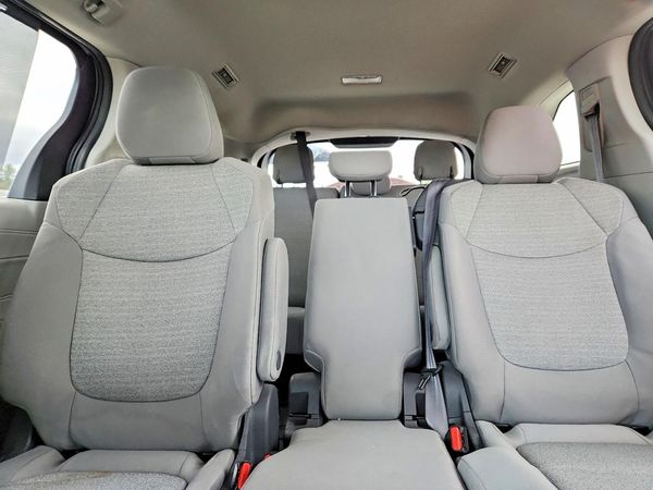 2021 TOYOTA SIENNA LE