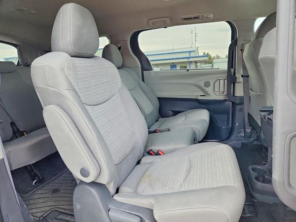 2021 TOYOTA SIENNA LE
