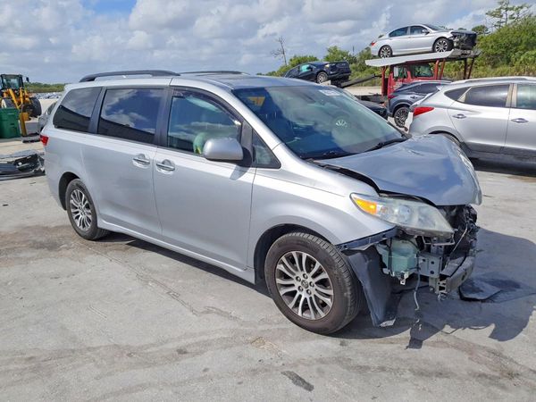 2019 TOYOTA SIENNA