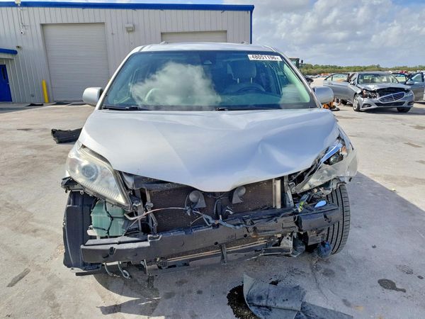 2019 TOYOTA SIENNA