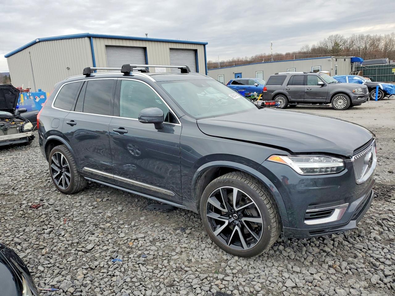 2021 VOLVO XC90 Momentum