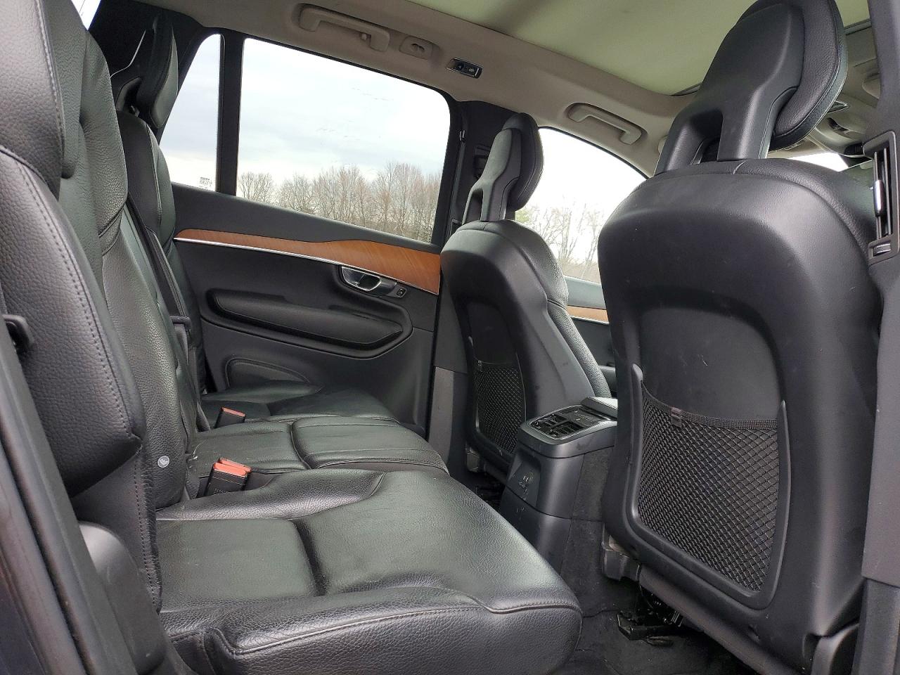 2021 VOLVO XC90 Momentum