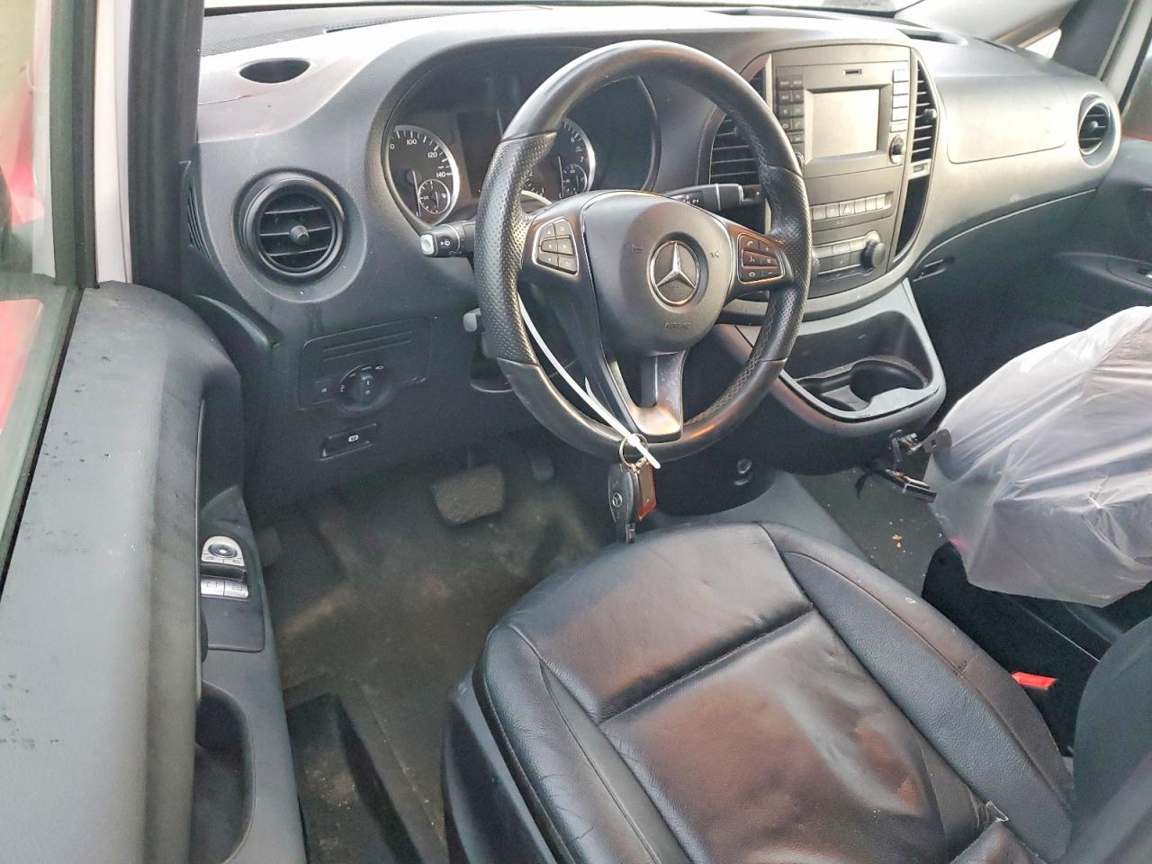2017 MERCEDES-BENZ METRIS