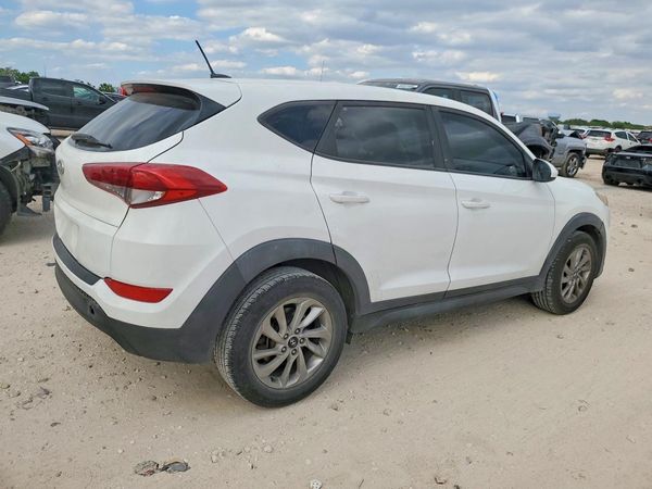 2017 HYUNDAI TUCSON SE (no options)