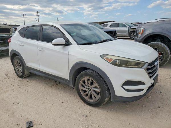 2017 HYUNDAI TUCSON SE (no options)