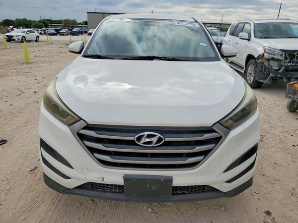 2017 HYUNDAI TUCSON SE (no options)