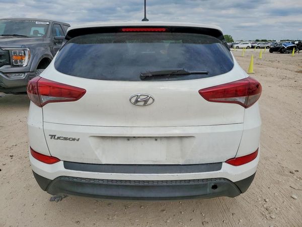 2017 HYUNDAI TUCSON SE (no options)