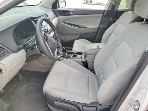 2017 HYUNDAI TUCSON SE (no options)