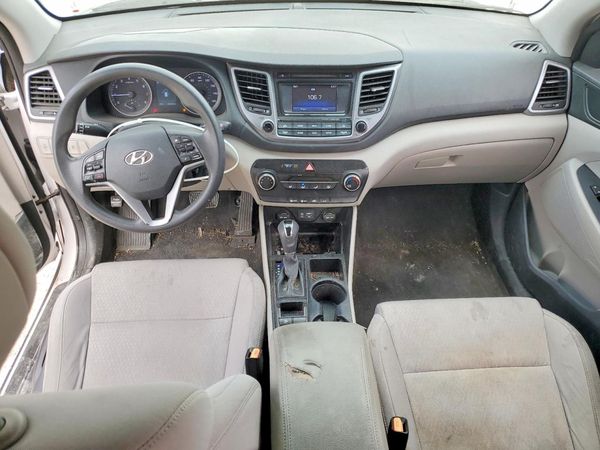 2017 HYUNDAI TUCSON SE (no options)