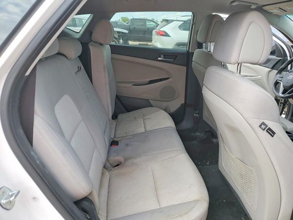 2017 HYUNDAI TUCSON SE (no options)