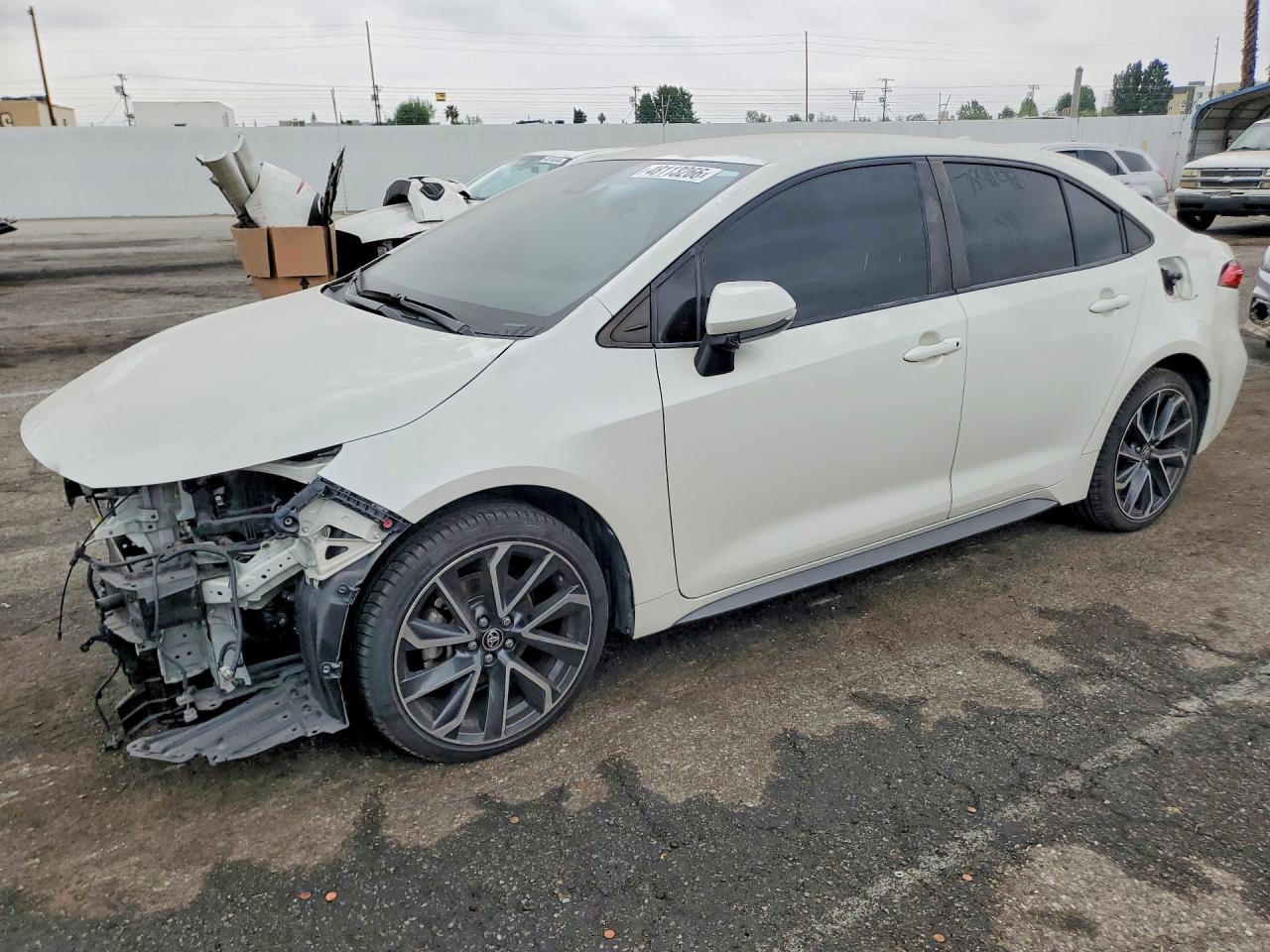 2020 TOYOTA COROLLA SE, CVT — Front 3/4