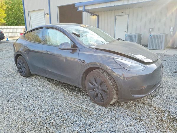 2025 TESLA MODEL Y — Passenger 3/4