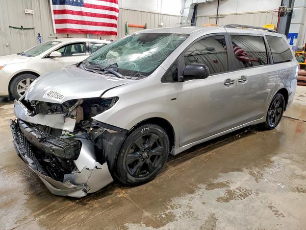 2020 TOYOTA SIENNA S grade — Front 3/4