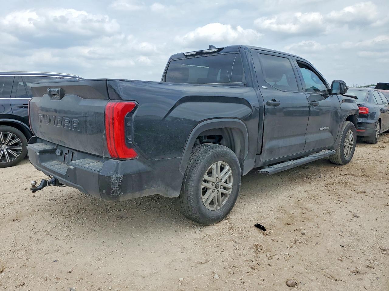 2022 TOYOTA TUNDRA SR5