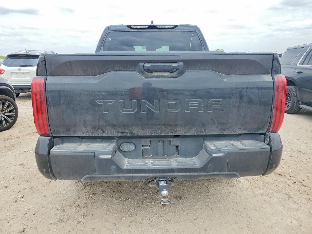 2022 TOYOTA TUNDRA SR5