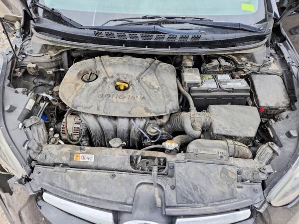 2016 HYUNDAI ELANTRA — Engine bay