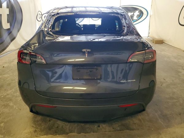 2025 TESLA MODEL Y