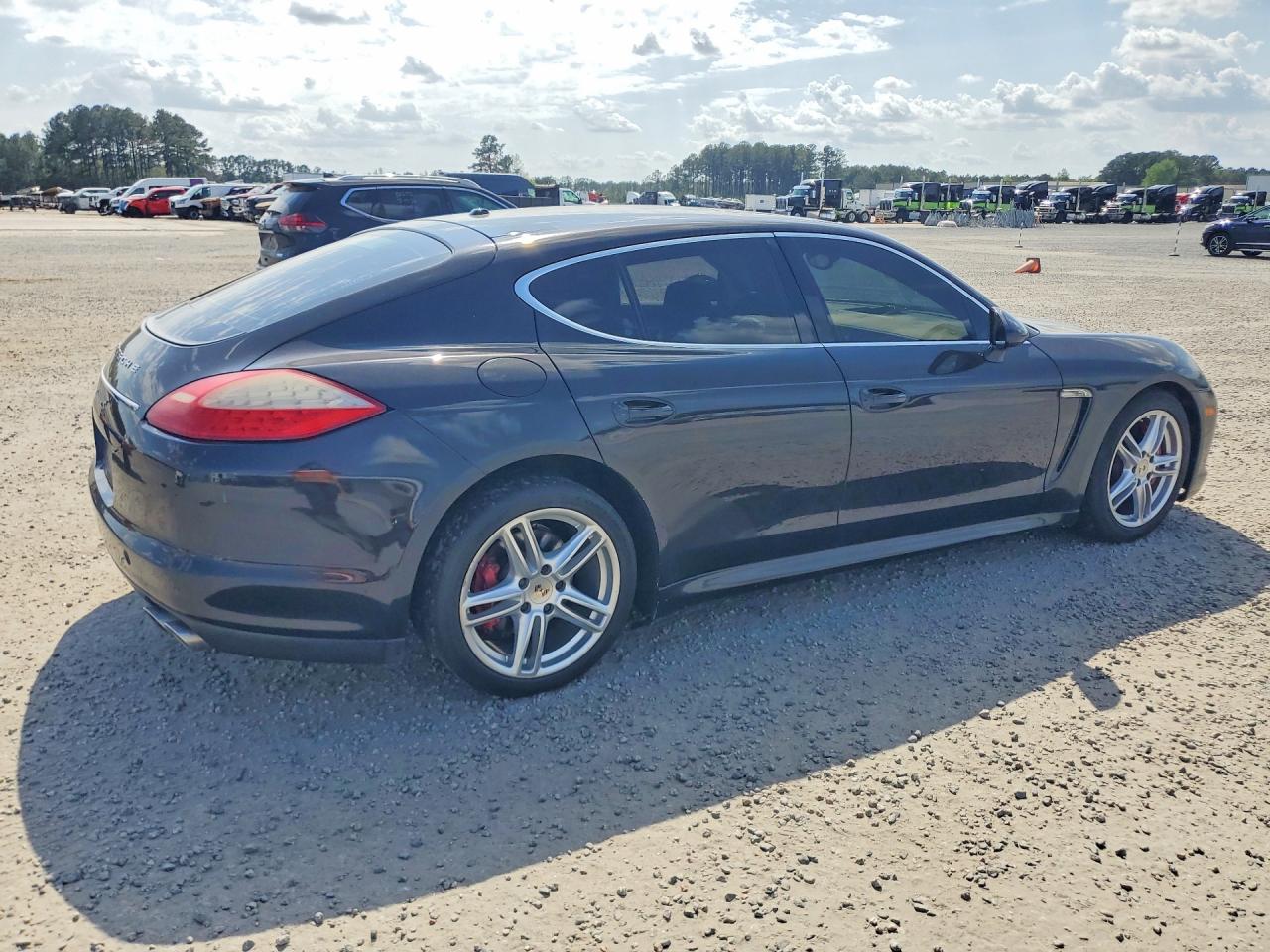 2013 PORSCHE PANAMERA S (2WD), 4S (4WD)