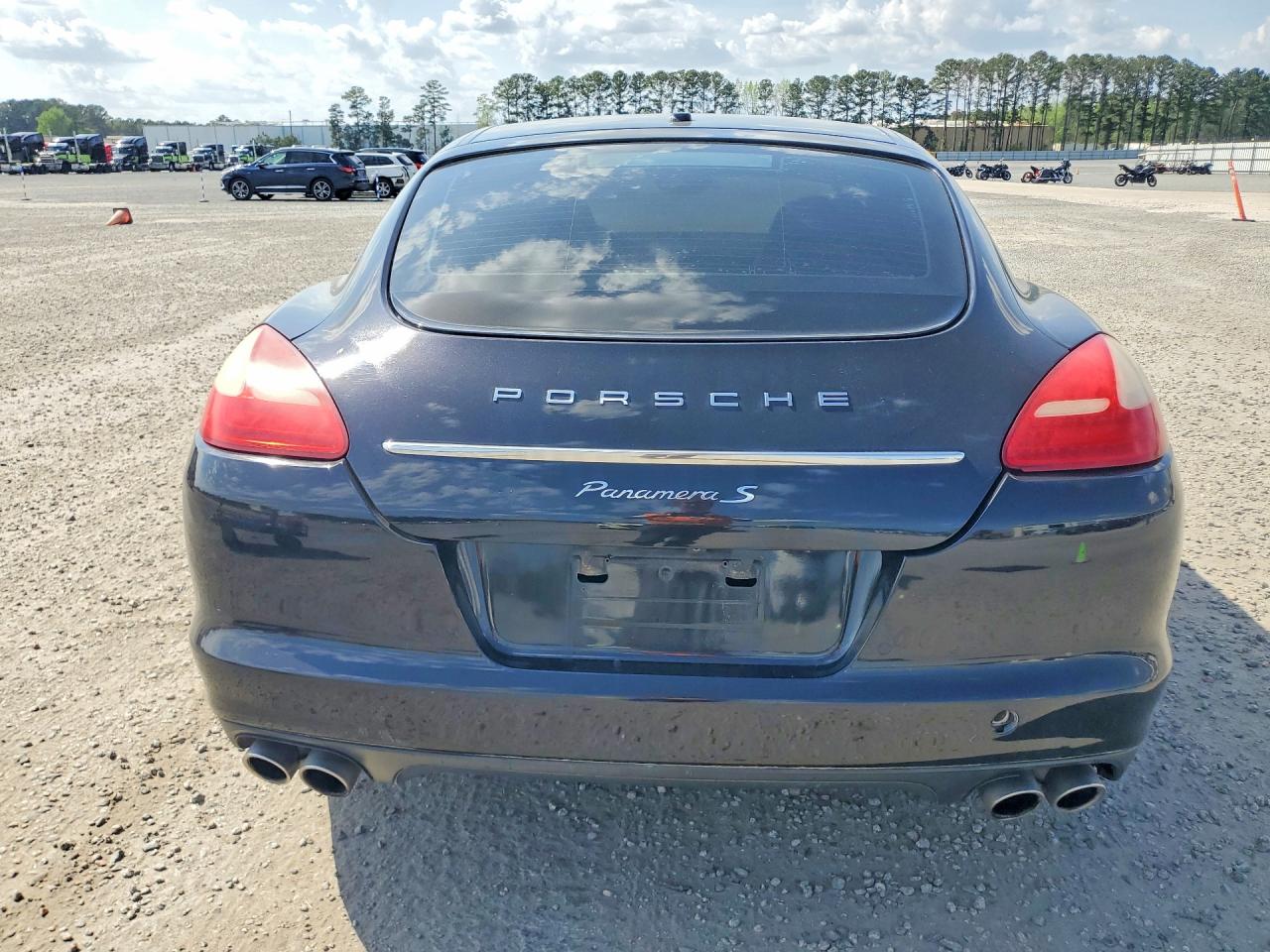 2013 PORSCHE PANAMERA S (2WD), 4S (4WD)