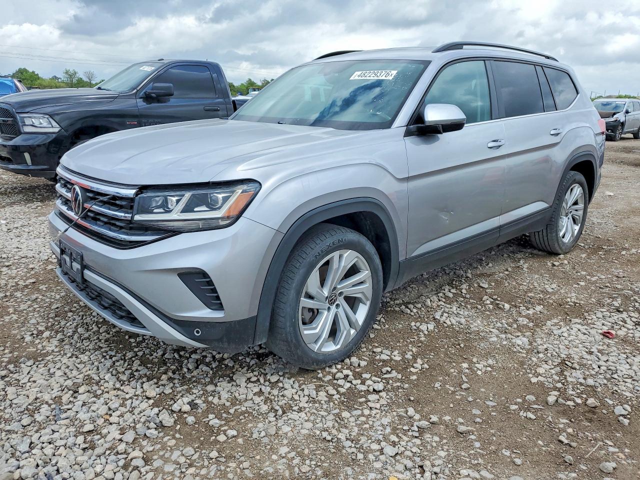 2021 VOLKSWAGEN ATLAS SE w/ Tech — Front 3/4