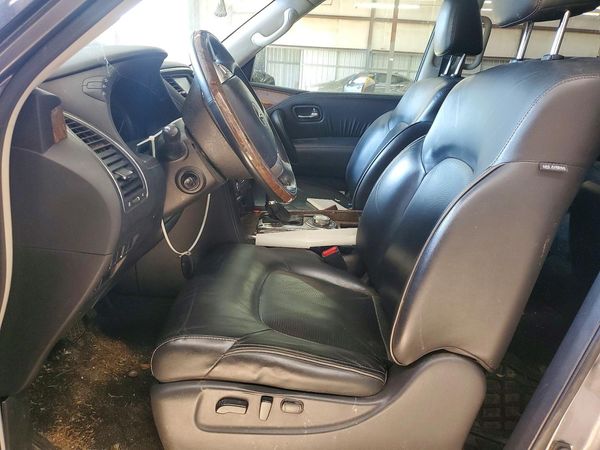 2017 INFINITI QX80 — DENT