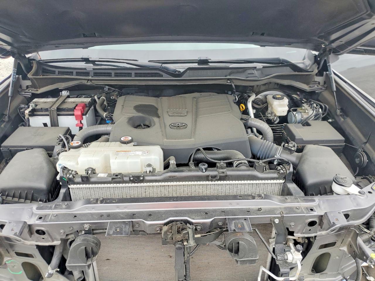 2024 TOYOTA TUNDRA SR5
