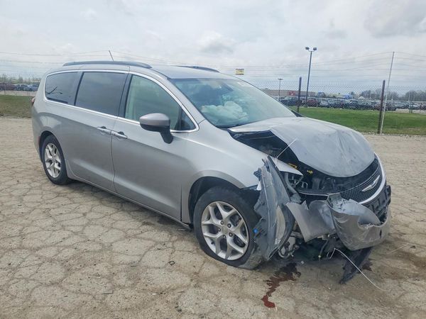 2018 CHRYSLER PACIFICA Touring