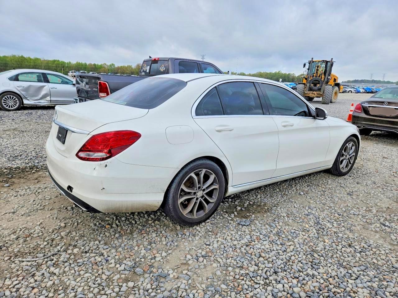 2016 MERCEDES-BENZ C C300