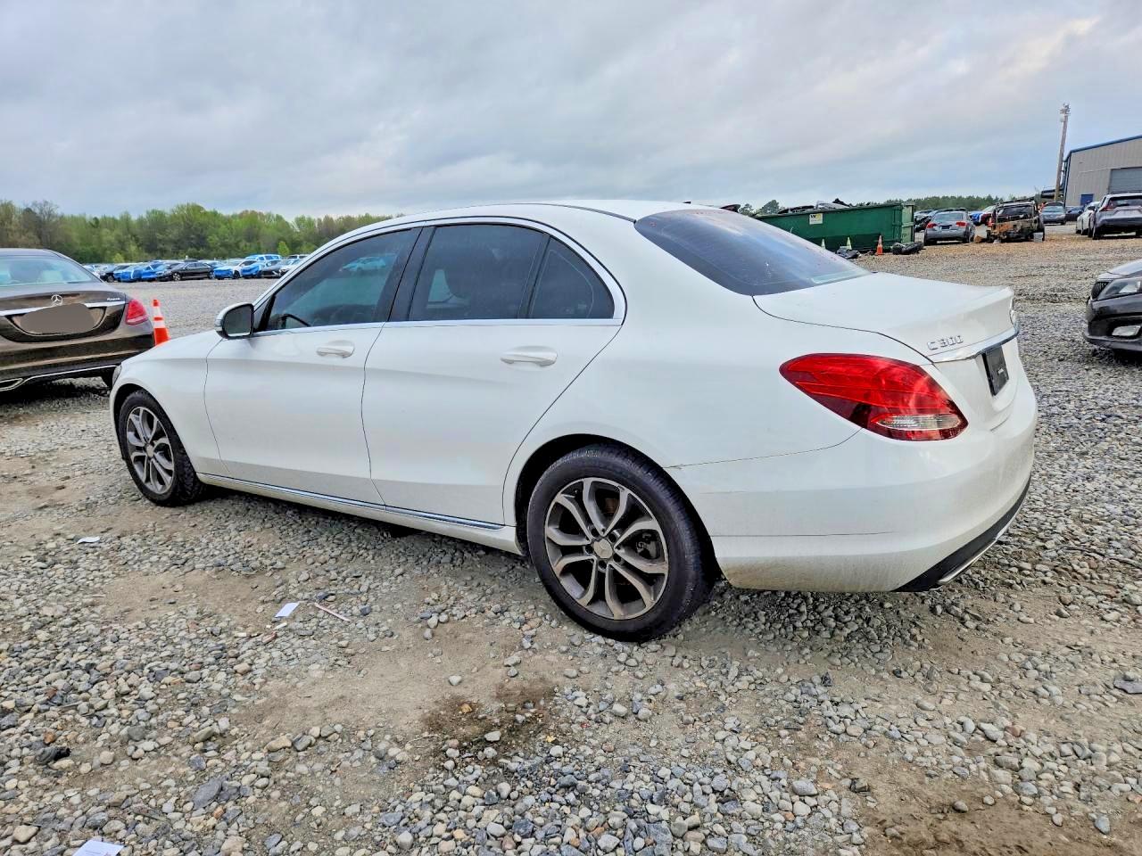 2016 MERCEDES-BENZ C C300