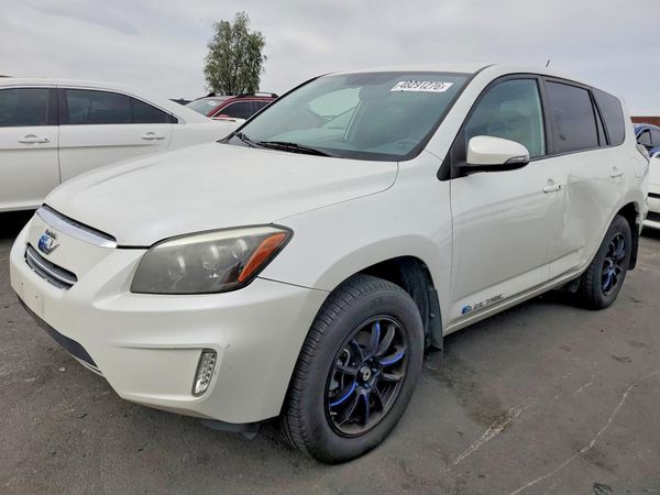 2014 TOYOTA RAV4 — DSFA — Front 3/4