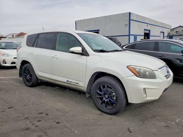 2014 TOYOTA RAV4 High — Passenger 3/4