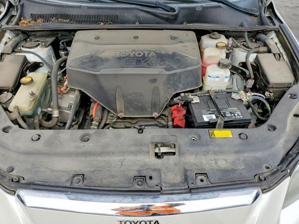 2014 TOYOTA RAV4 High — Engine bay