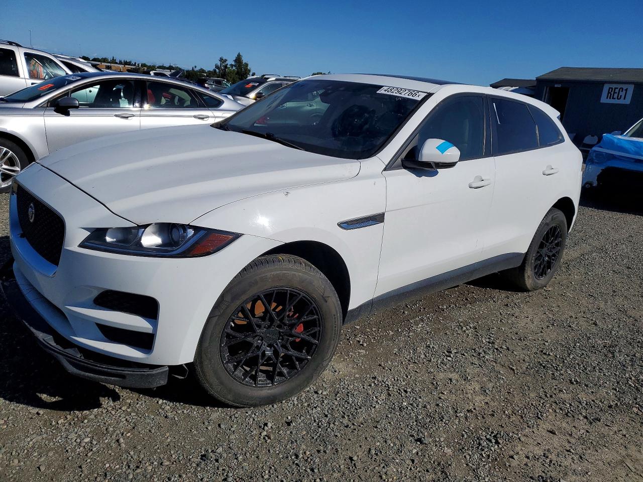 2017 JAGUAR F-PACE Base — Front 3/4