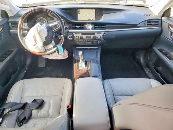 2018 LEXUS ES 300H
