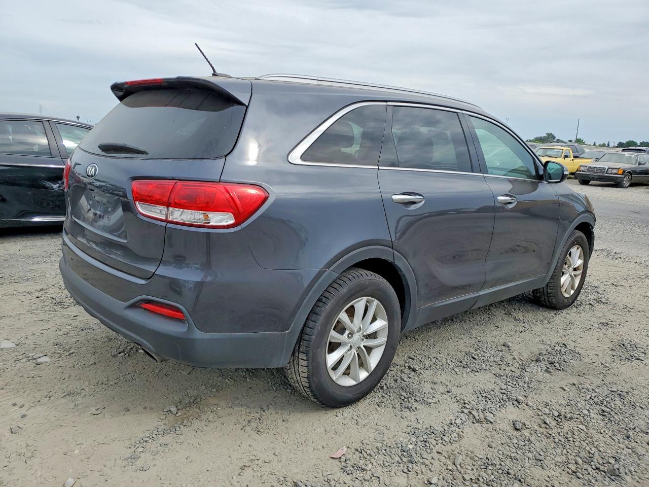 2017 KIA SORENTO L, LX