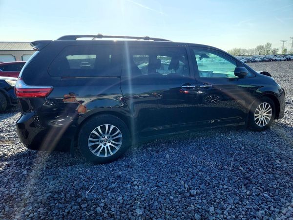 2020 TOYOTA SIENNA Q grade