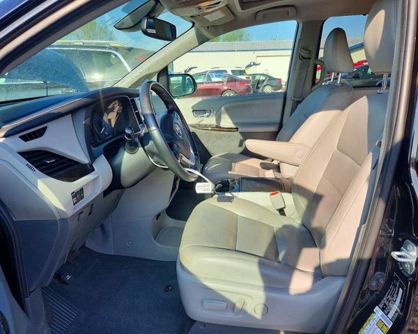 2020 TOYOTA SIENNA Q grade