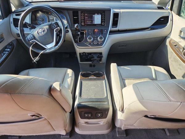 2020 TOYOTA SIENNA Q grade