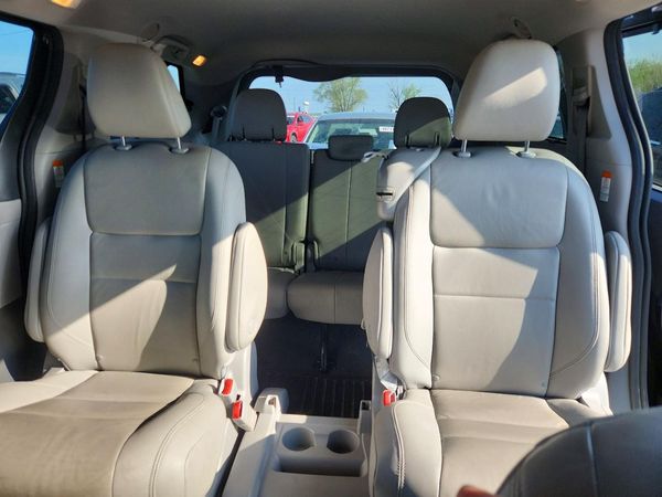 2020 TOYOTA SIENNA Q grade
