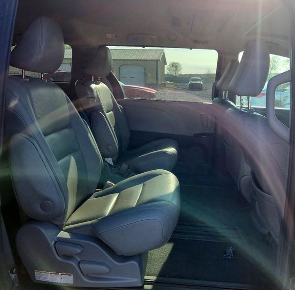 2020 TOYOTA SIENNA Q grade