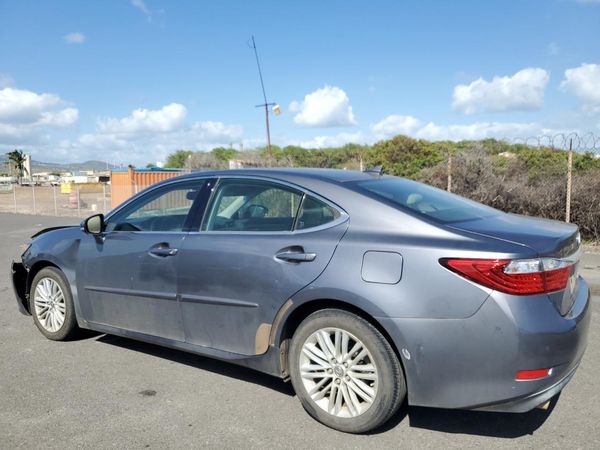 2013 LEXUS ES