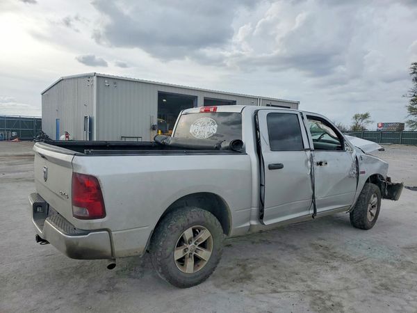 2016 RAM 1500 ST CREW CAB 4X4