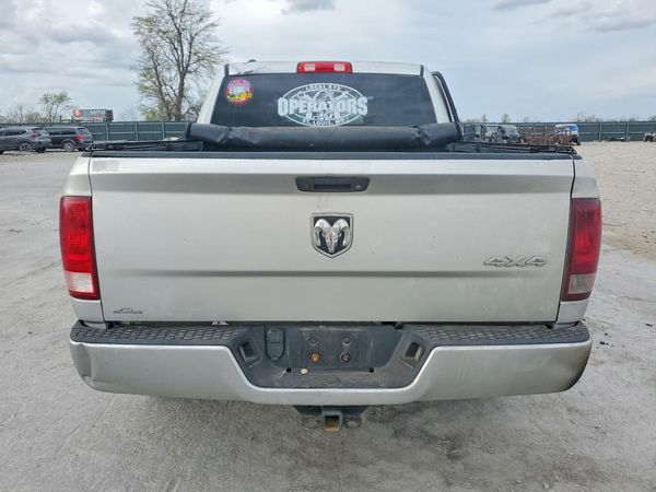 2016 RAM 1500 ST CREW CAB 4X4