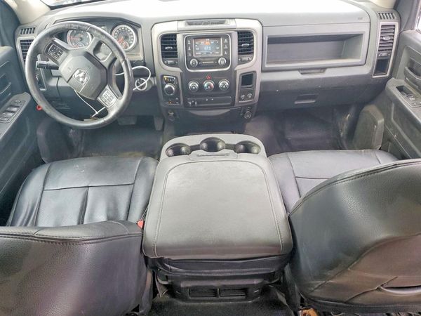 2016 RAM 1500 ST CREW CAB 4X4