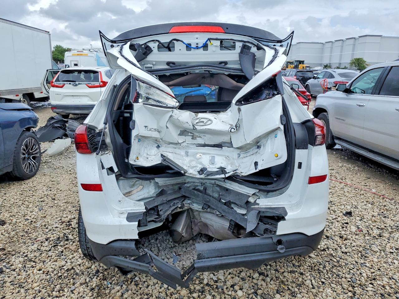 2021 HYUNDAI TUCSON SE