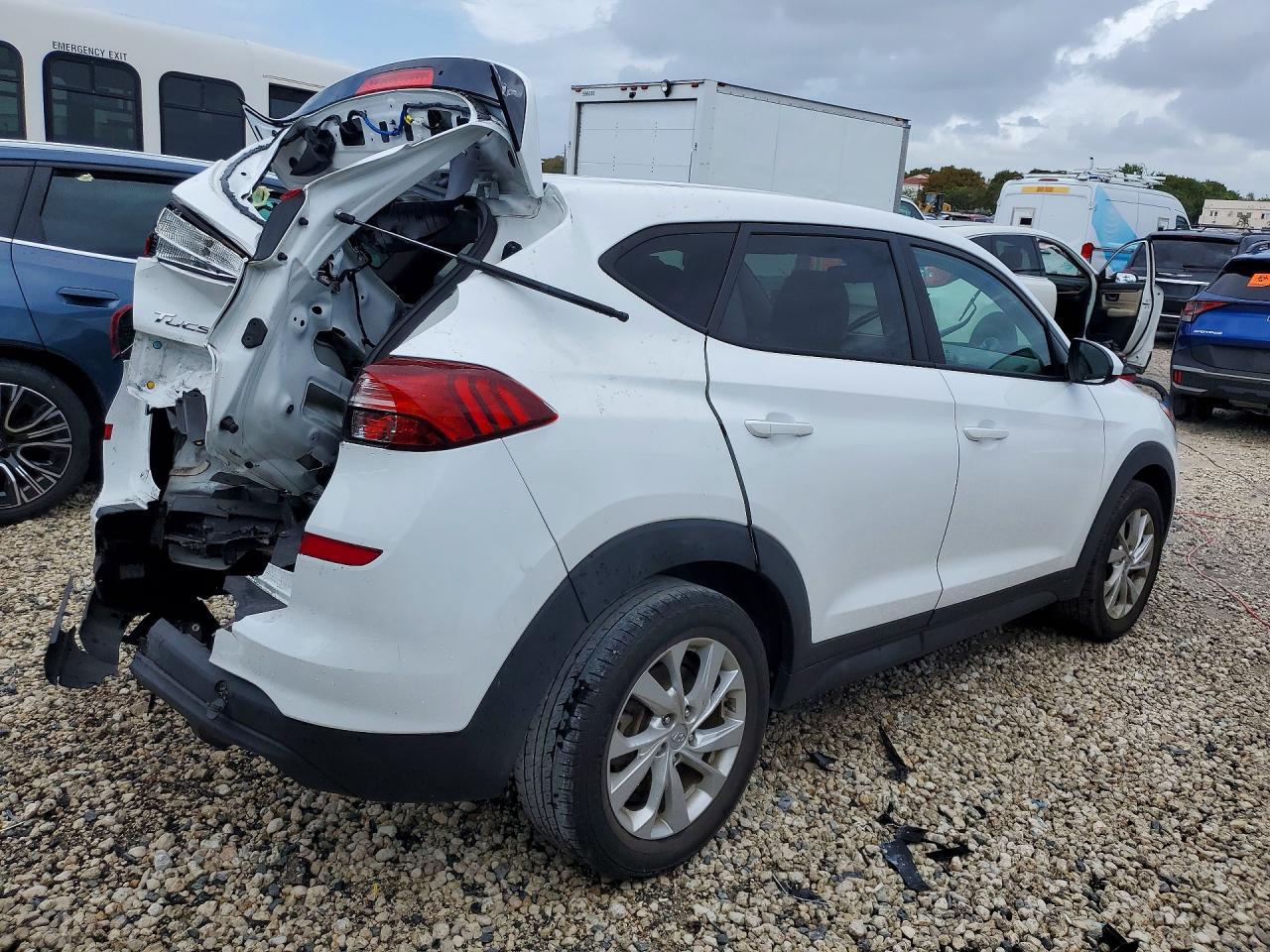 2021 HYUNDAI TUCSON SE