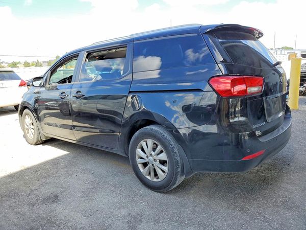 2017 KIA SEDONA LX